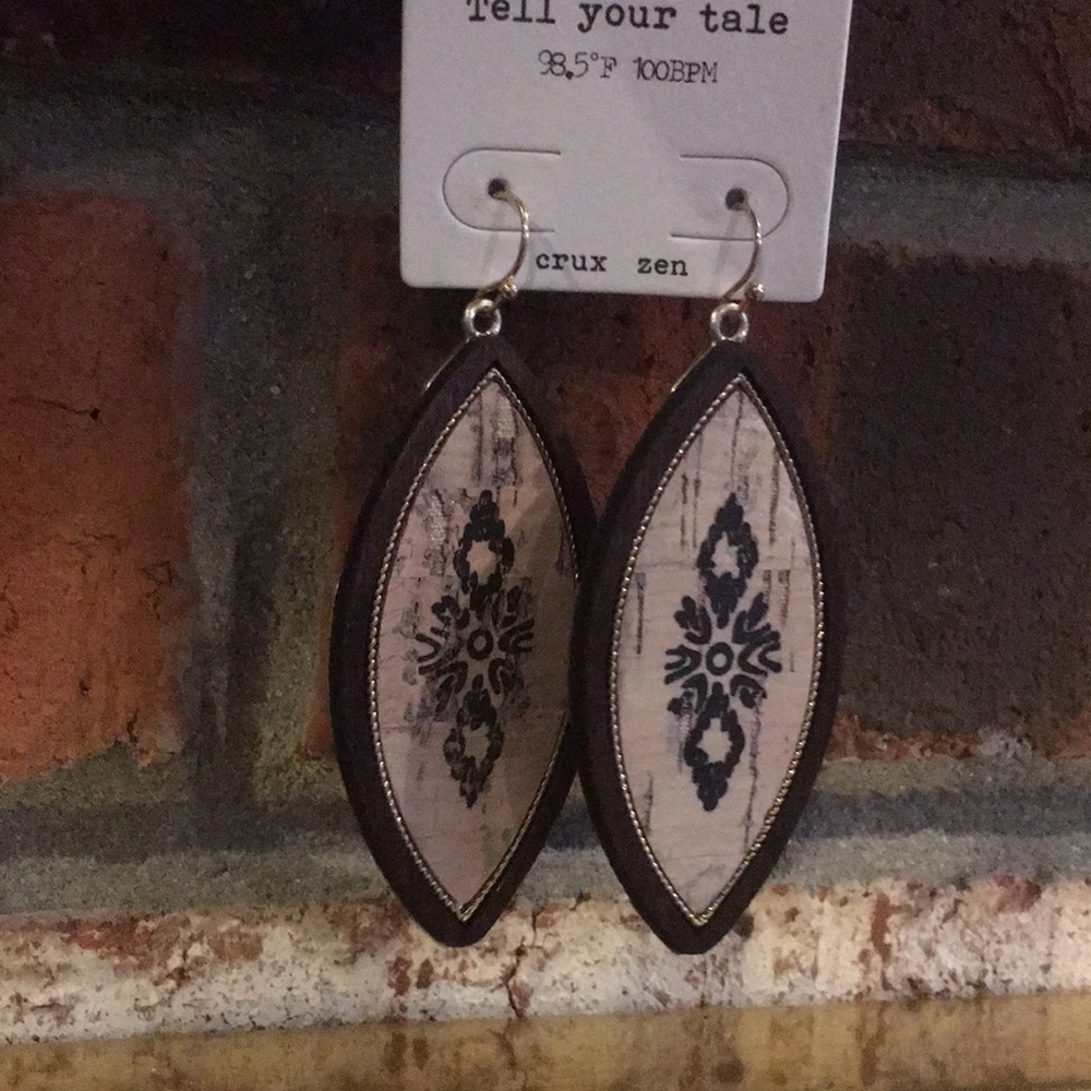 Leather look earrings in petal shape